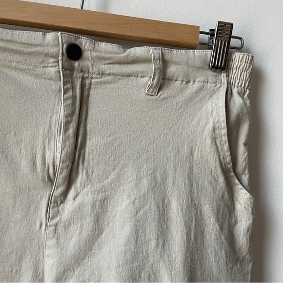 Light beige stretch cargo shorts - Picture 2 of 7
